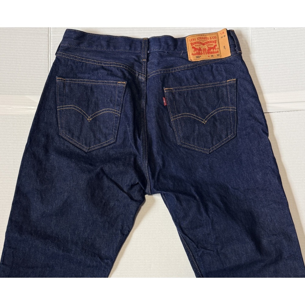 LEVI'S 501 - Men's Classic Straight Leg Button Fly Denim Jeans - Size 36x32